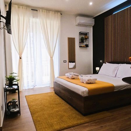 Blackwoody Contemporary Rooms - Napoli Centro Storico Exterior foto