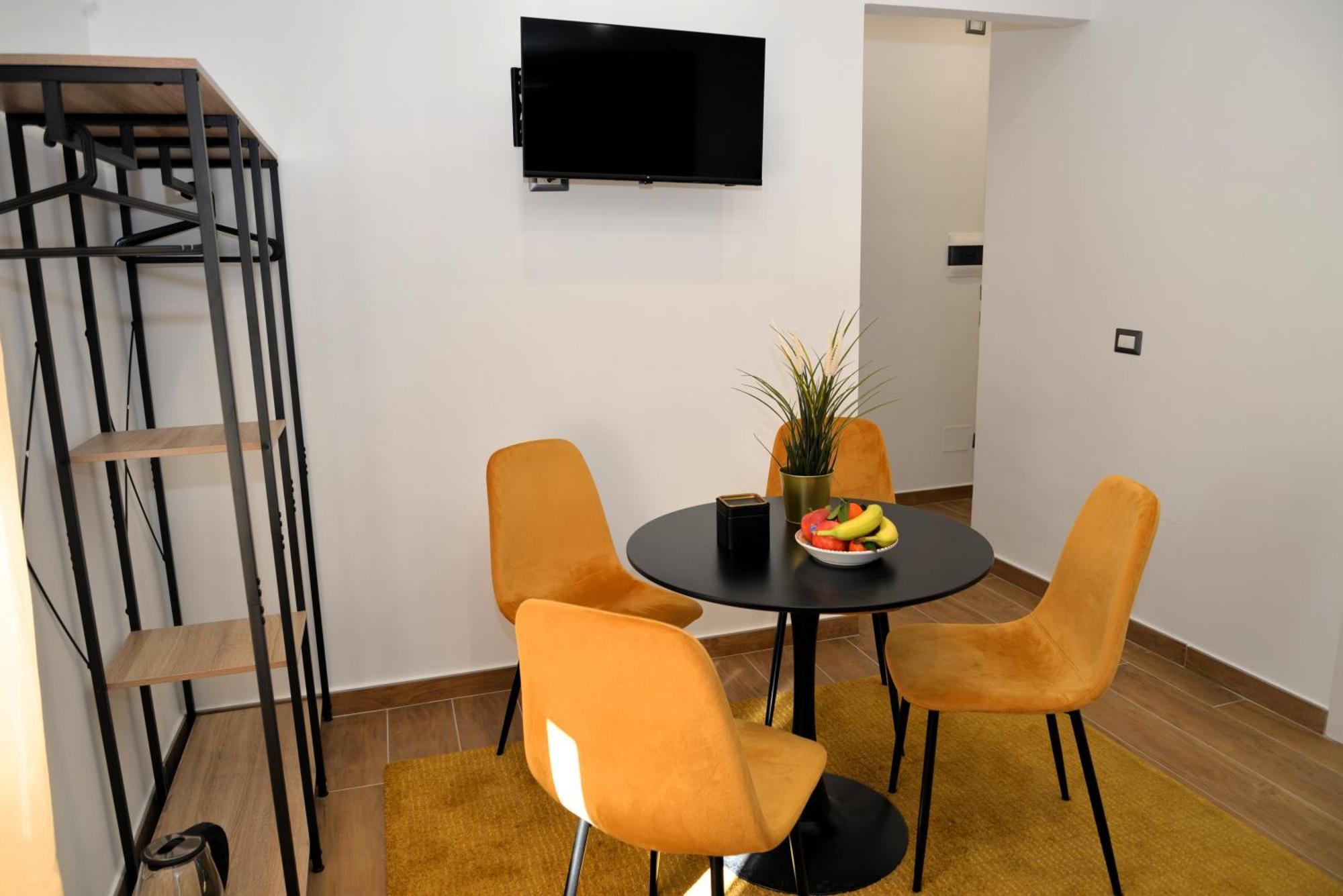 Blackwoody Contemporary Rooms - Napoli Centro Storico Exterior foto