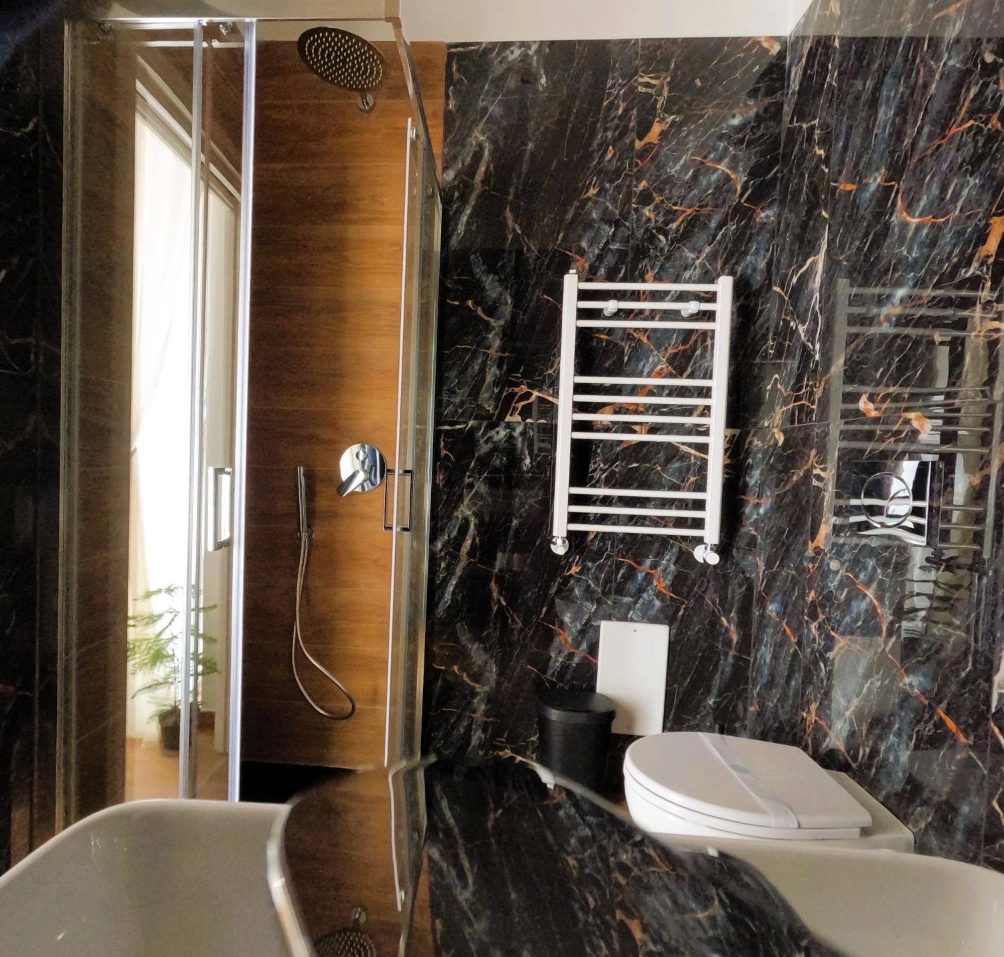 Blackwoody Contemporary Rooms - Napoli Centro Storico Exterior foto