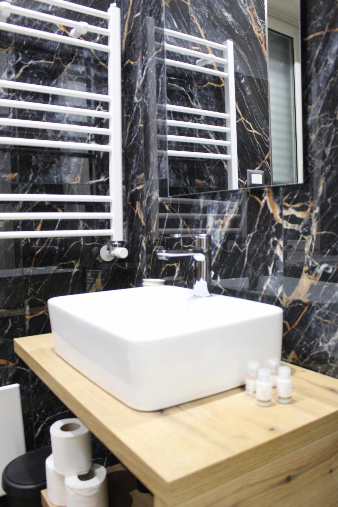 Blackwoody Contemporary Rooms - Napoli Centro Storico Exterior foto