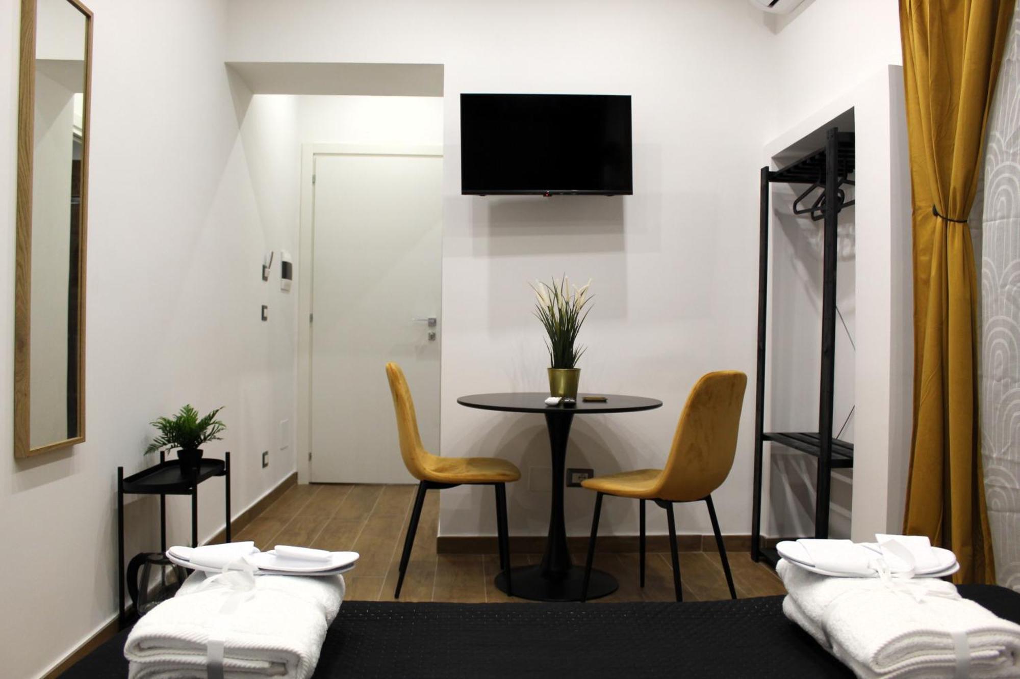 Blackwoody Contemporary Rooms - Napoli Centro Storico Exterior foto
